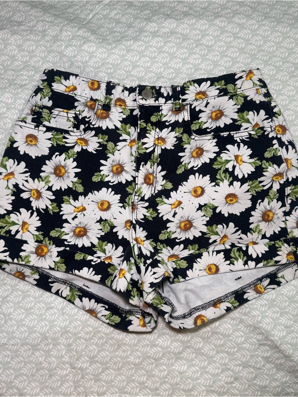 High-Rise Daisy Print Women’s Shorts - Black/White